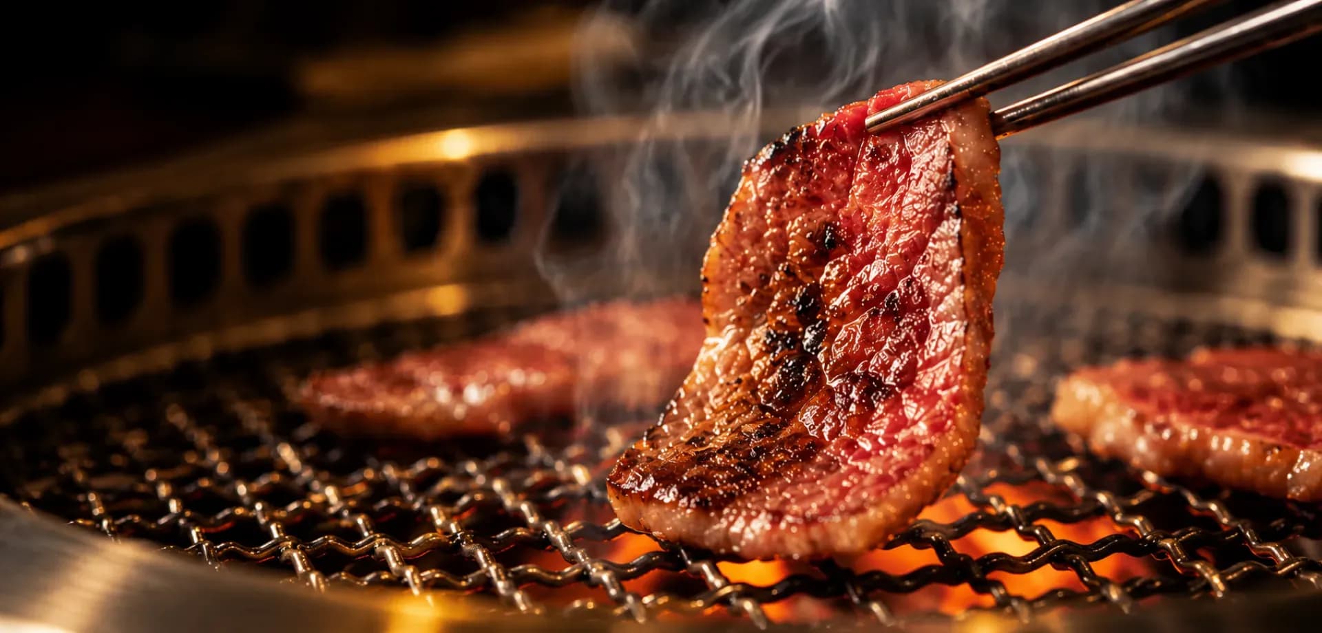 Đầu bếp Yakiniku King chế biến món nướng
